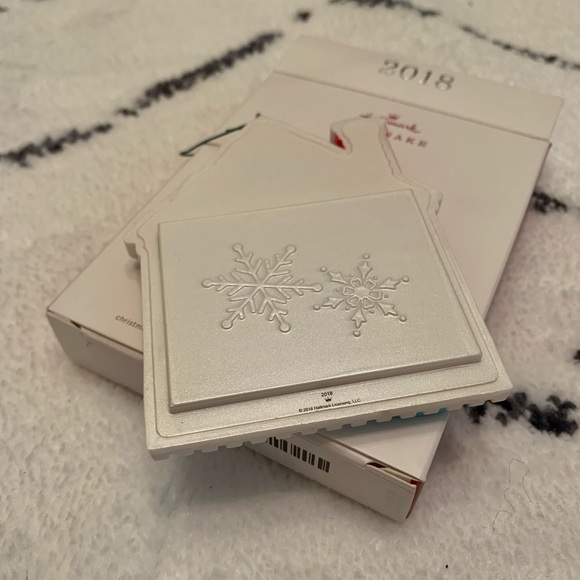 2018 Keepsake Christmas Frame Ornament - Picture 5 of 6